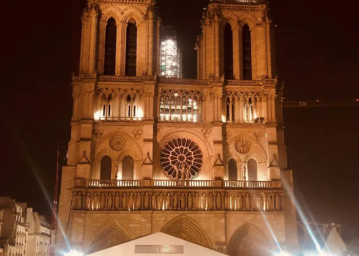 Ξενοδοχείο Les Degres De Notre Dame 2*