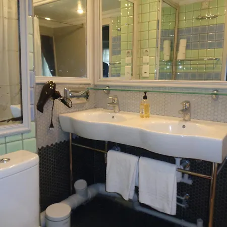 Hotel Les Degres De Notre Dame Parijs