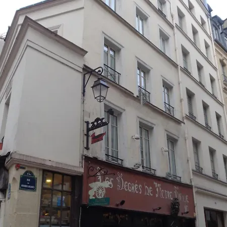 Hotel Les Degres De Notre Dame 3*