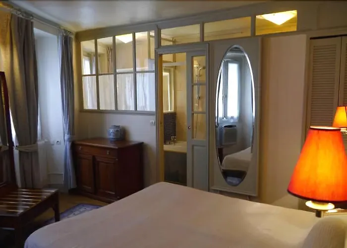 Hotel Les Degres De Notre Dame 2*