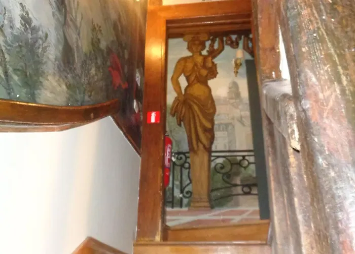 Les Degres De Notre Dame Hotel