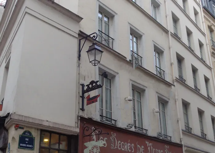 Hotel Les Degres De Notre Dame 2*
