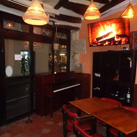 Les Degres De Notre Dame מלון