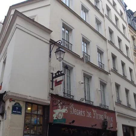 מלון Les Degres De Notre Dame 2*