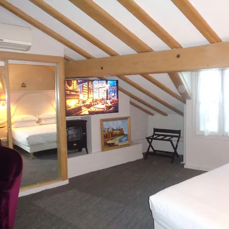 מלון Les Degres De Notre Dame 2*