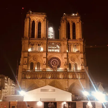 מלון Les Degres De Notre Dame 2*