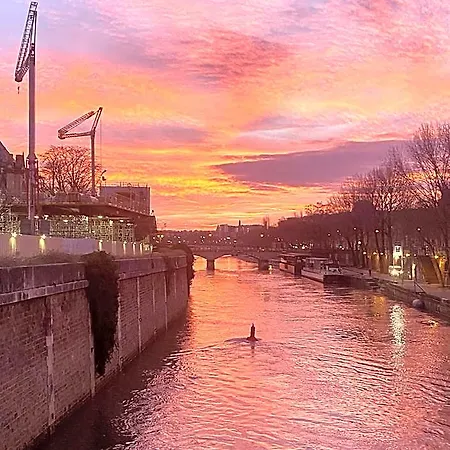 Les Degres De Notre Dame