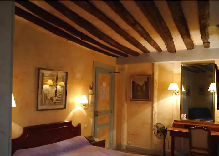 Les Degres De Notre Dame Otel