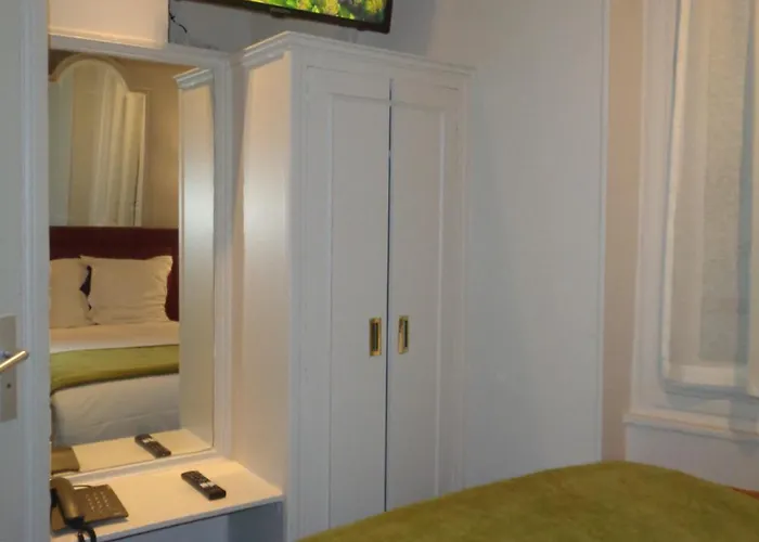 Les Degres De Notre Dame Otel