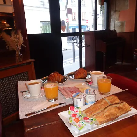 Hotel Les Degres De Notre Dame 3*